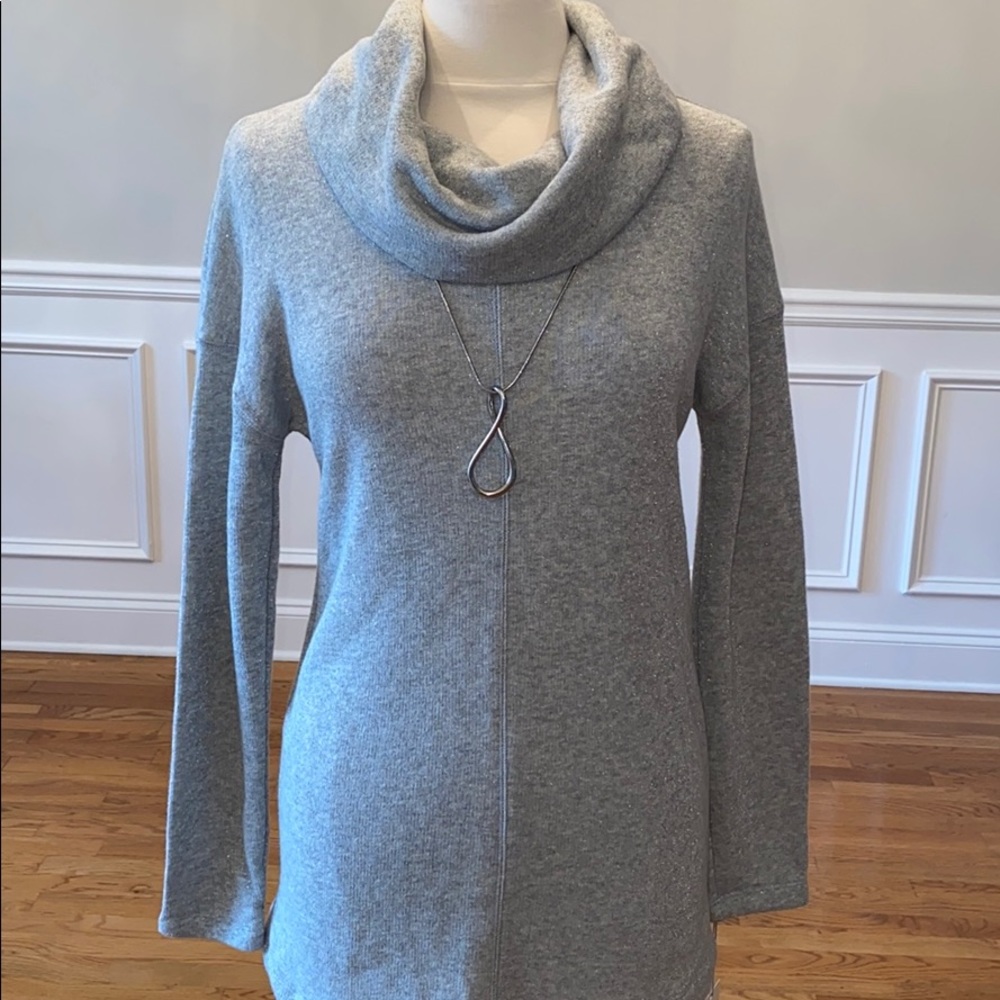 ‼️5$ NWT Silver metallic tunic sweater